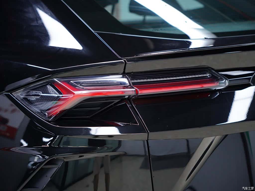 Lamborghini Urus, 2020 4