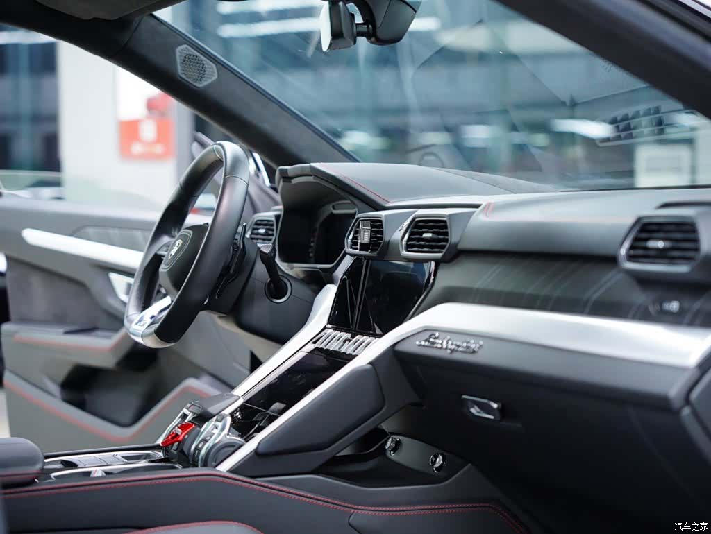 Lamborghini Urus, 2020 45
