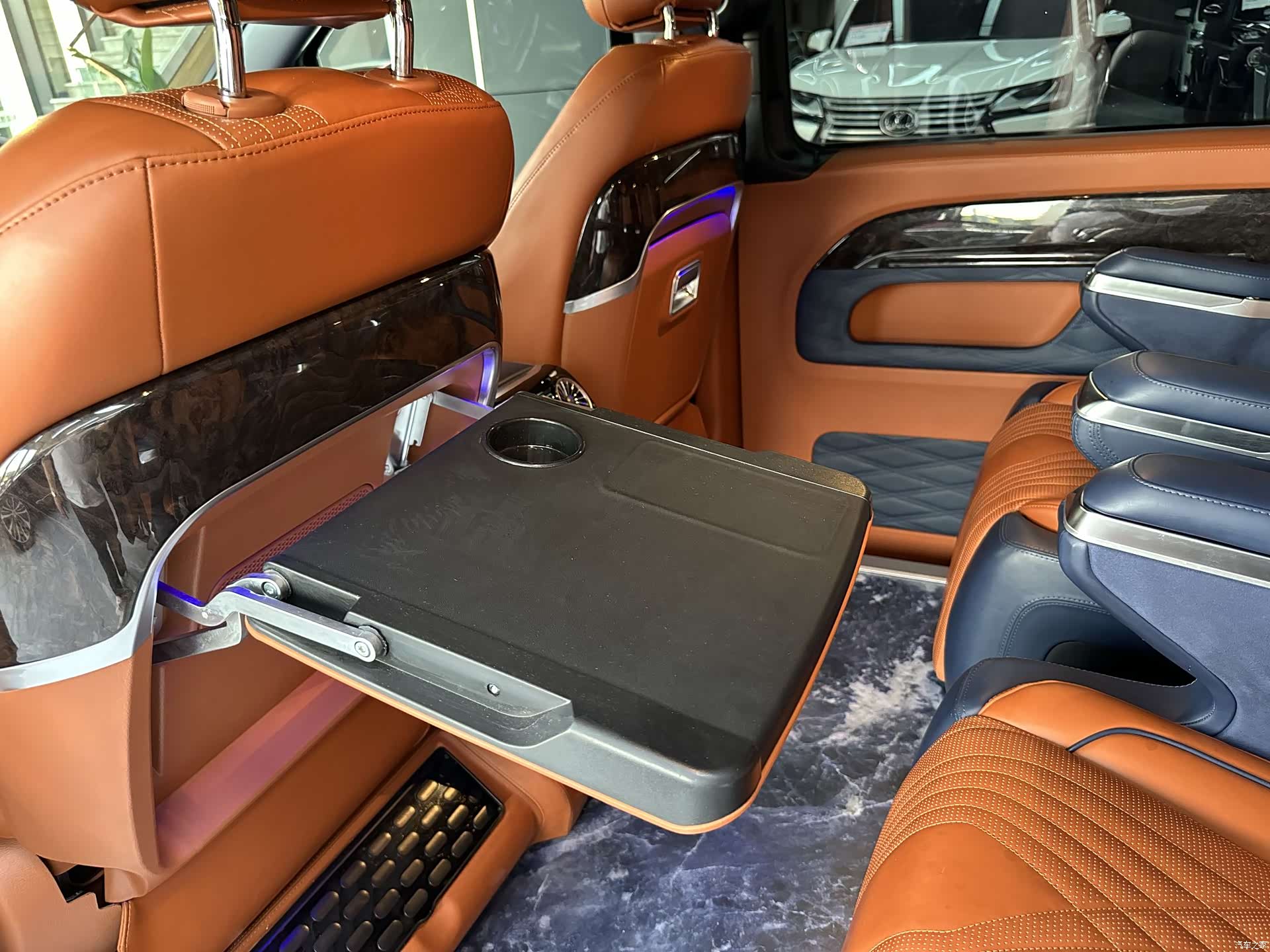 Mercedes-Benz 7, 2023 14