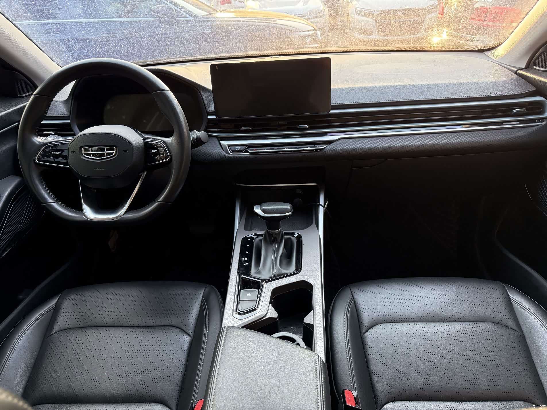 Geely Emgrand, 2022 13