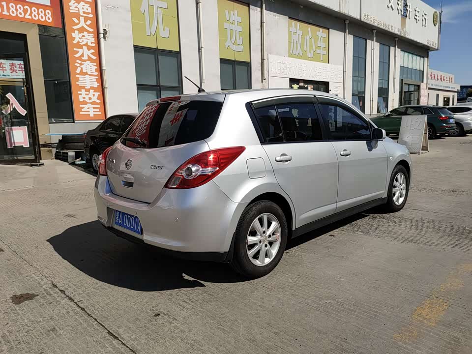 Nissan TIIDA
