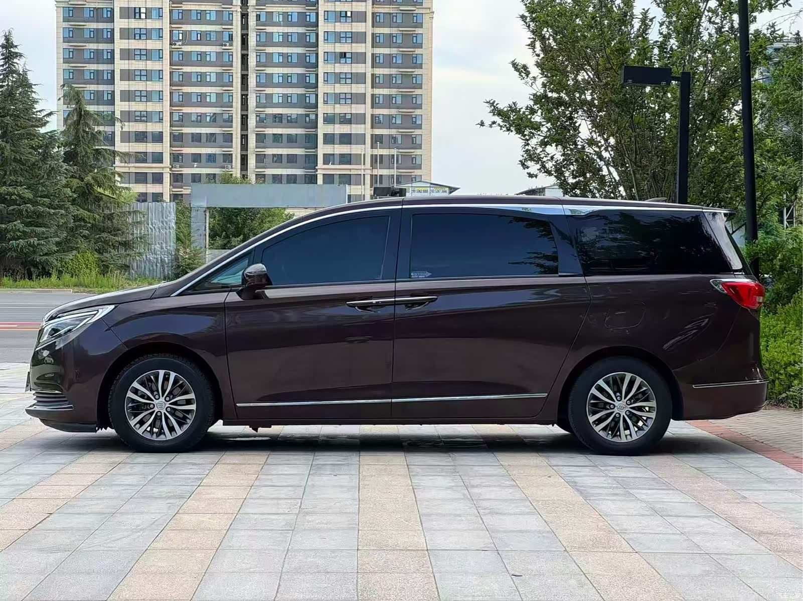 Buick GL8, 2020 3
