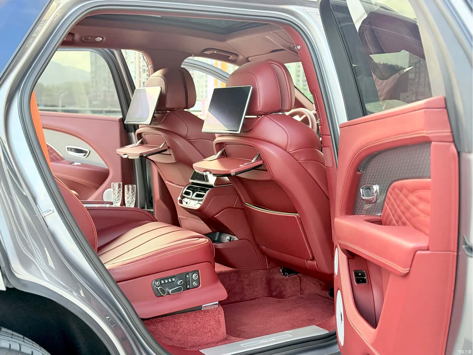 Bentley Bentayga, 2023 7