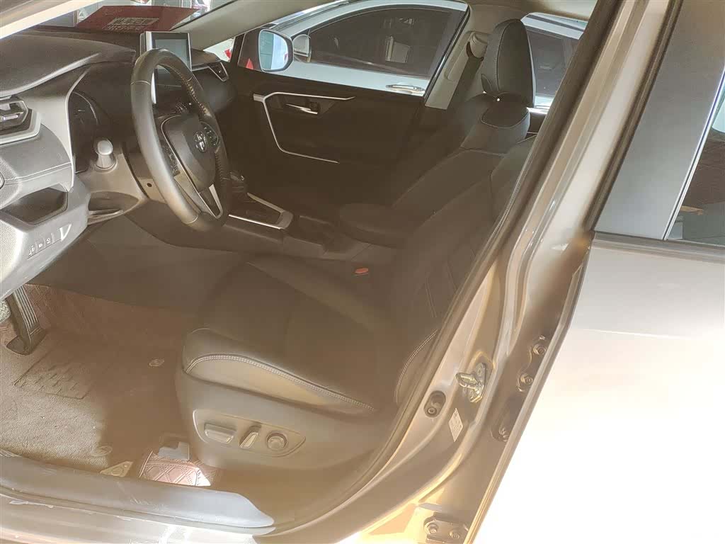 Toyota RAV4, 2023 14