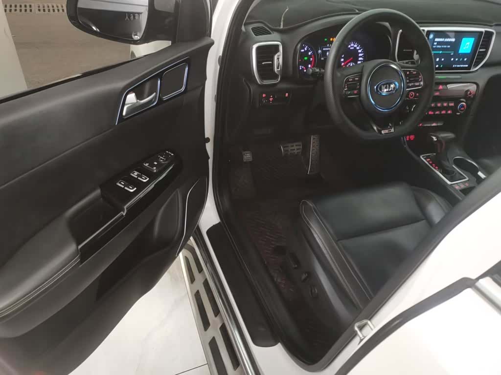 Kia KX5, 2016 11
