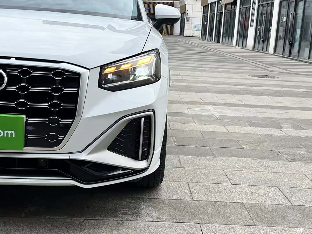 Audi Q2L, 2024 18