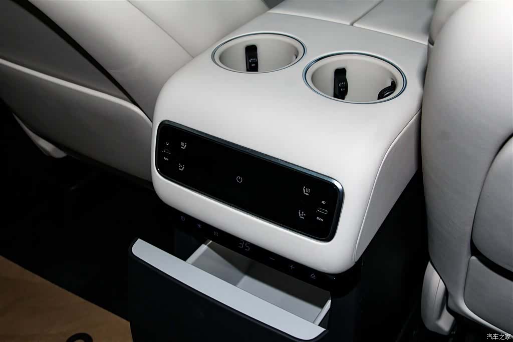 Li Auto MEGA, 2025 24