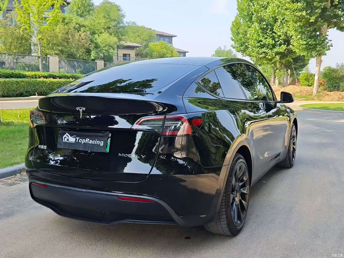 Tesla Model Y, 2023 9