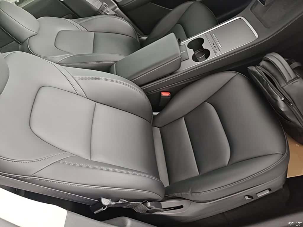Tesla Model Y, 2023 25