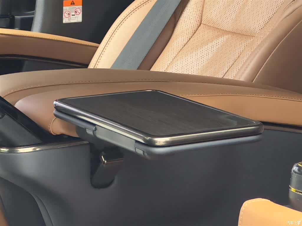 Toyota Alphard, 2023 14