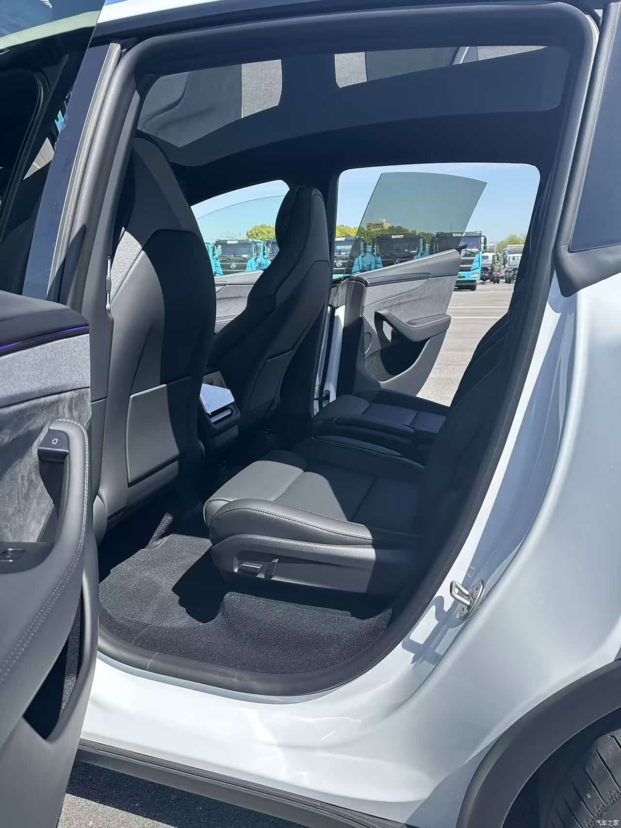 Tesla Model Y, 2026 8