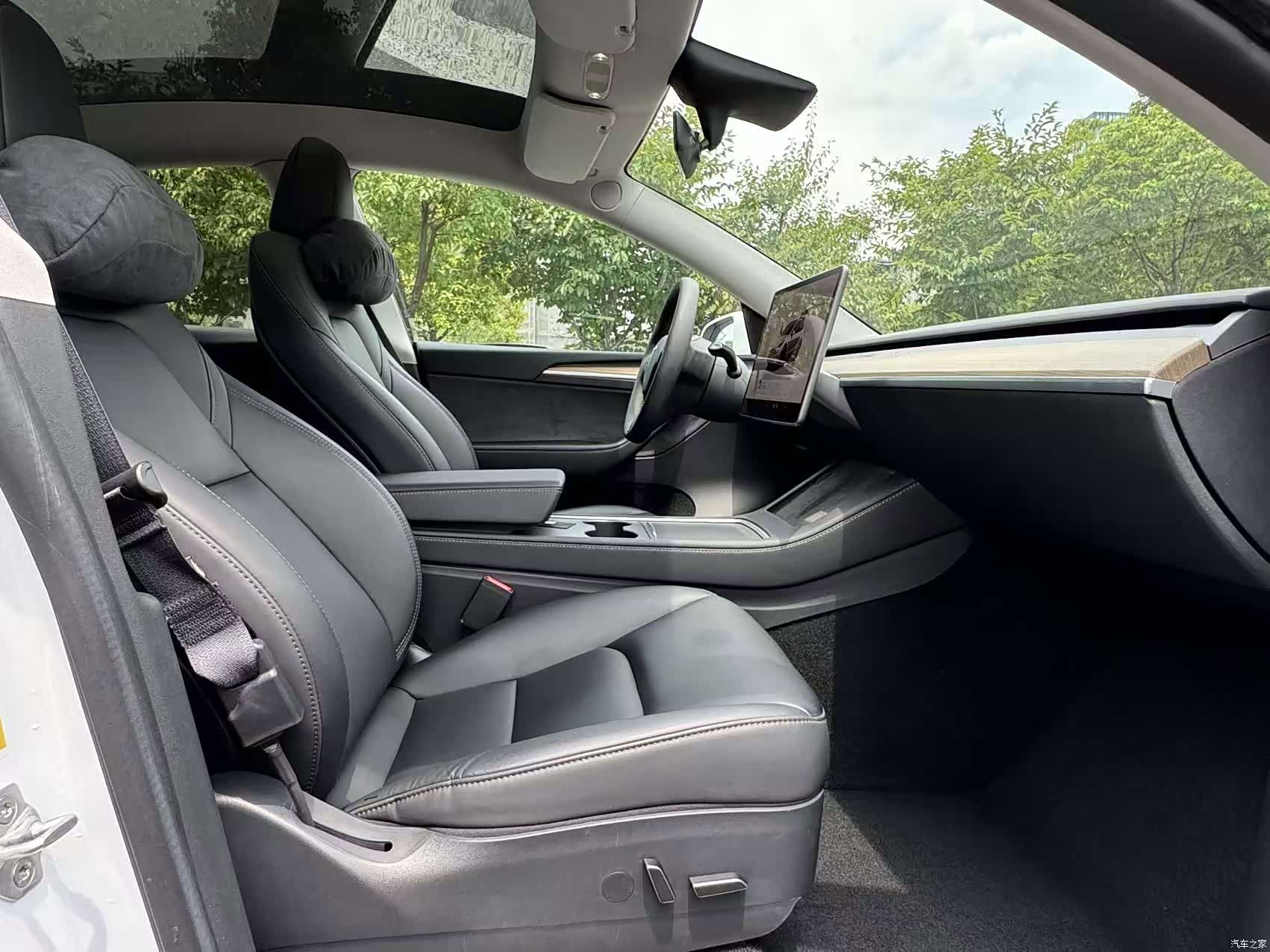 Tesla Model Y, 2023 12