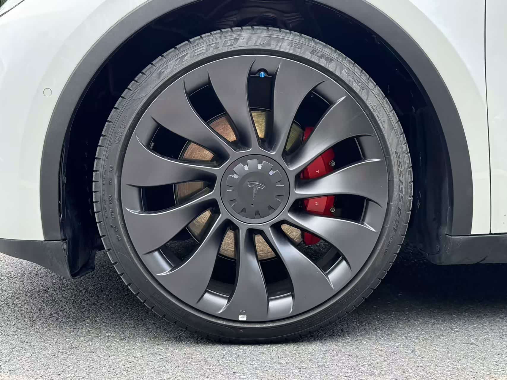 Tesla Model Y, 2023 18