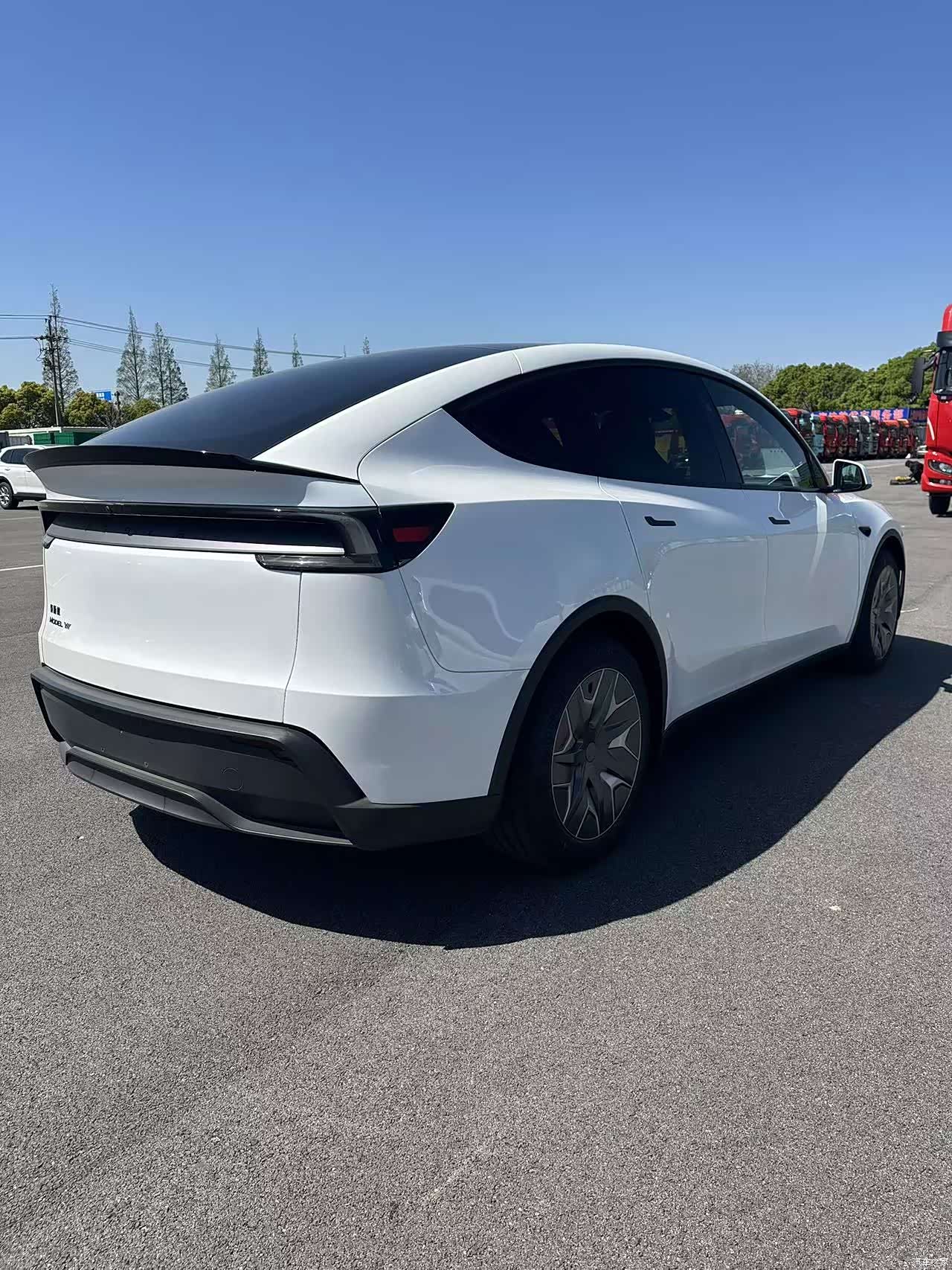 Tesla Model Y, 2026 15