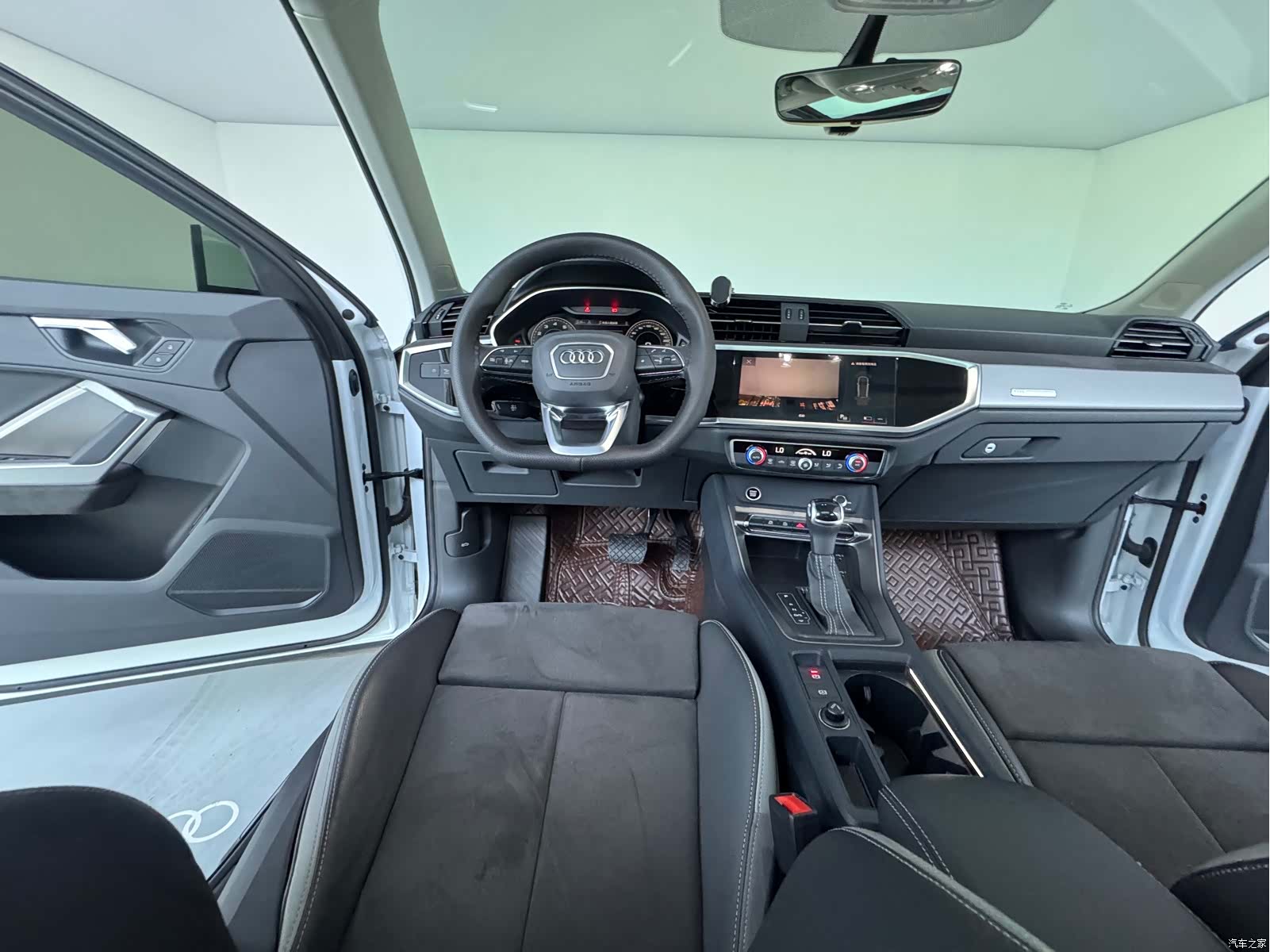 Audi Q3, 2022 10