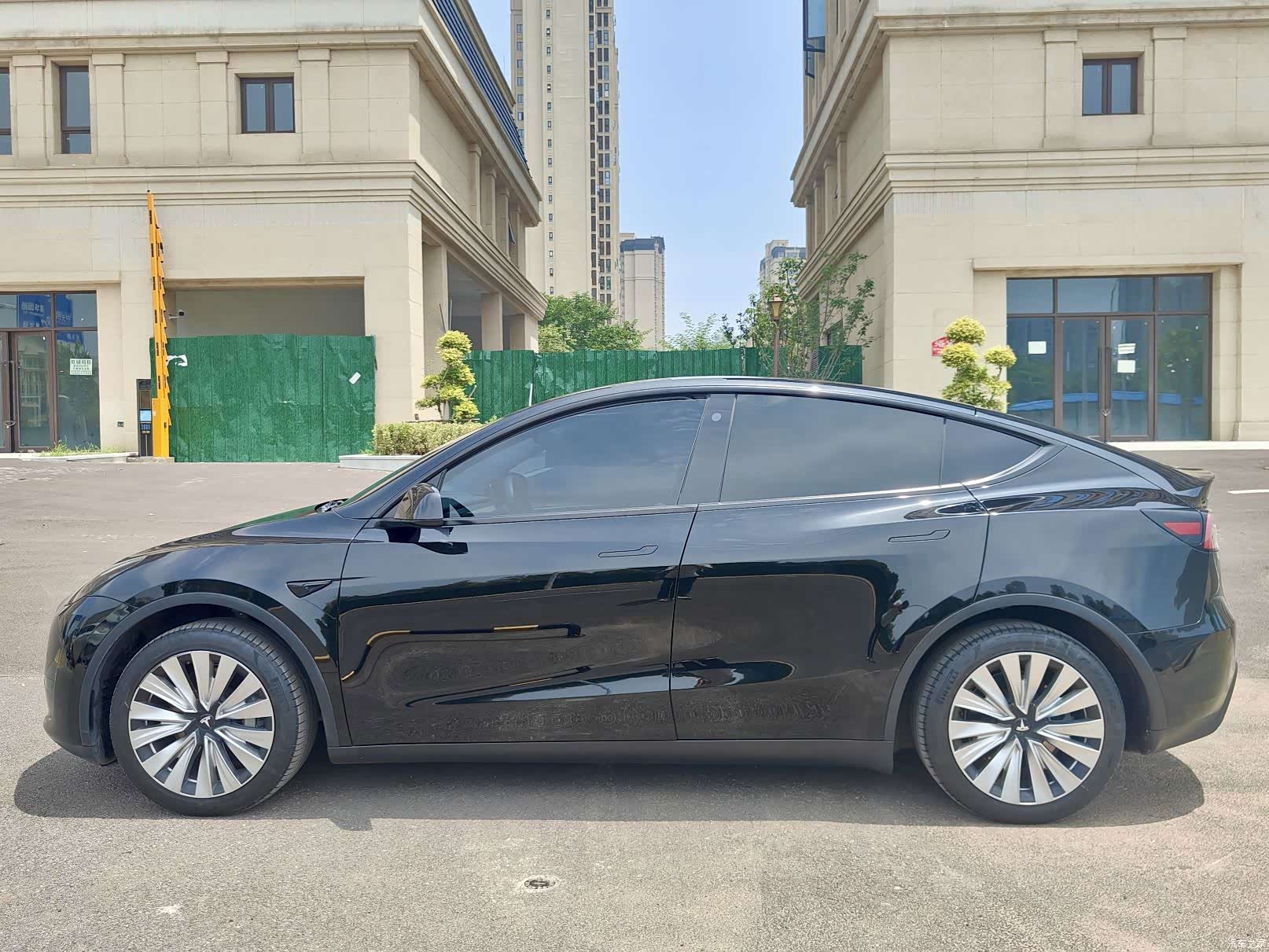 Tesla Model Y, 2023 17