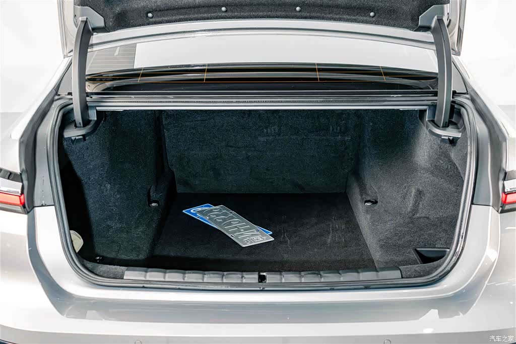 BMW 7 Series, 2025 25