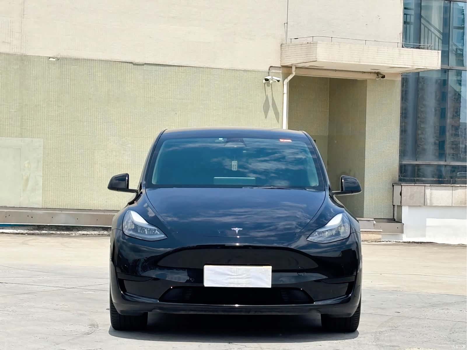 Tesla Model Y, 2023 2