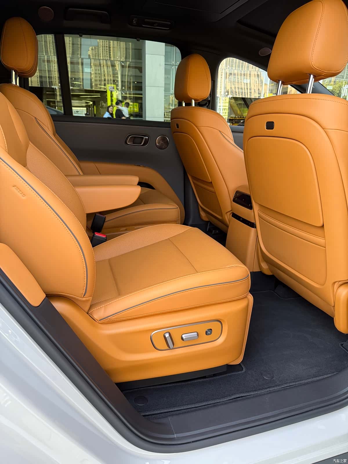 Li Auto i8, 2025 11