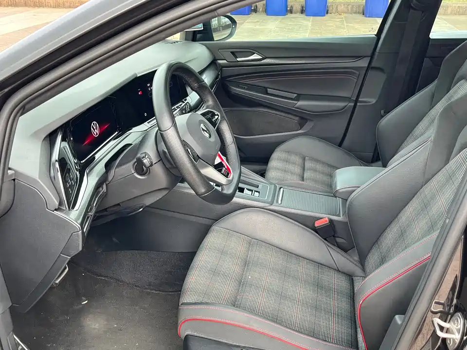 Volkswagen Golf GTI