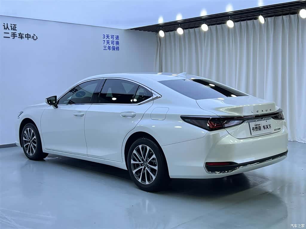 Lexus ES, 2026 4