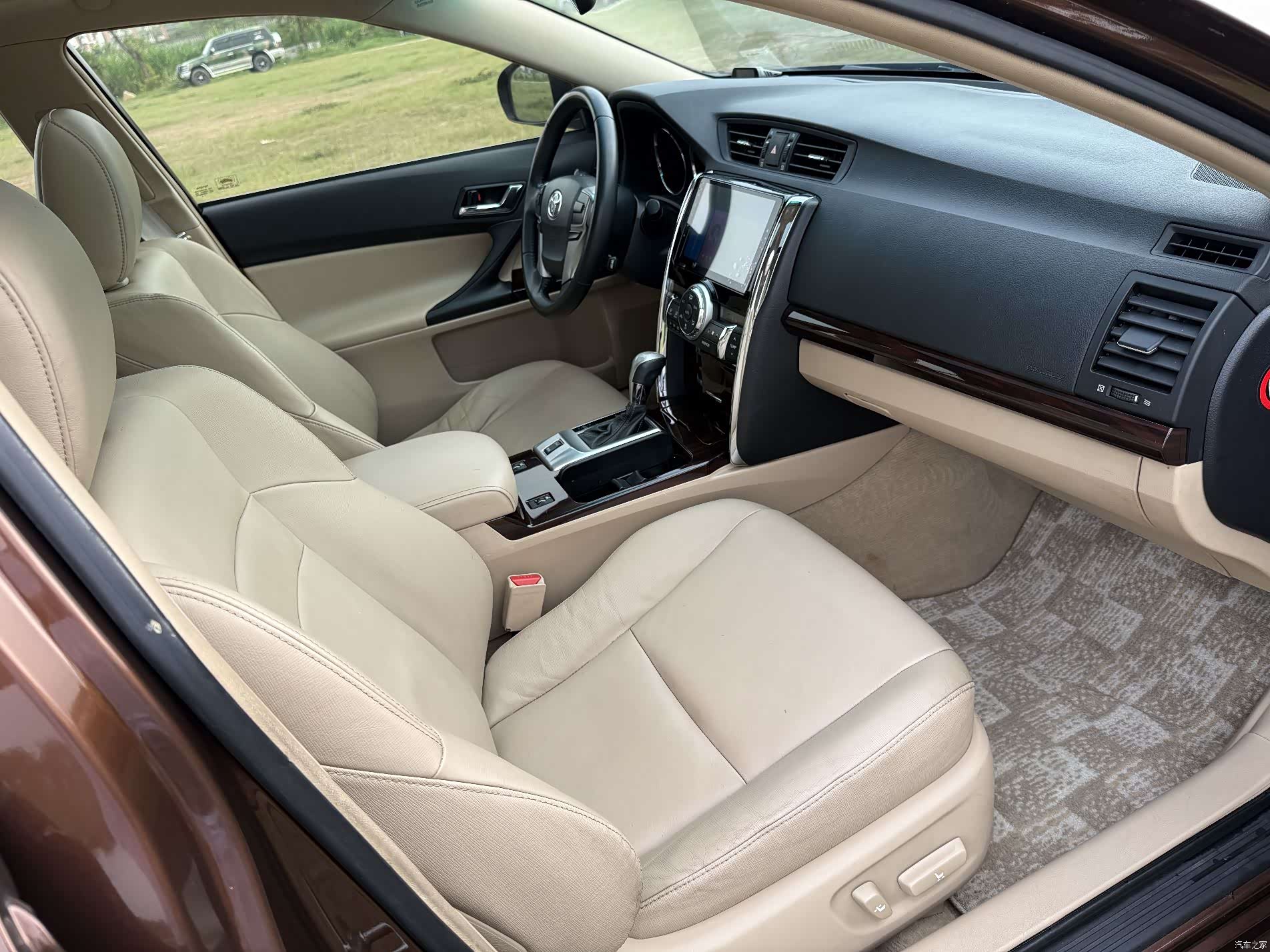 Toyota 2.5V, 2012 14