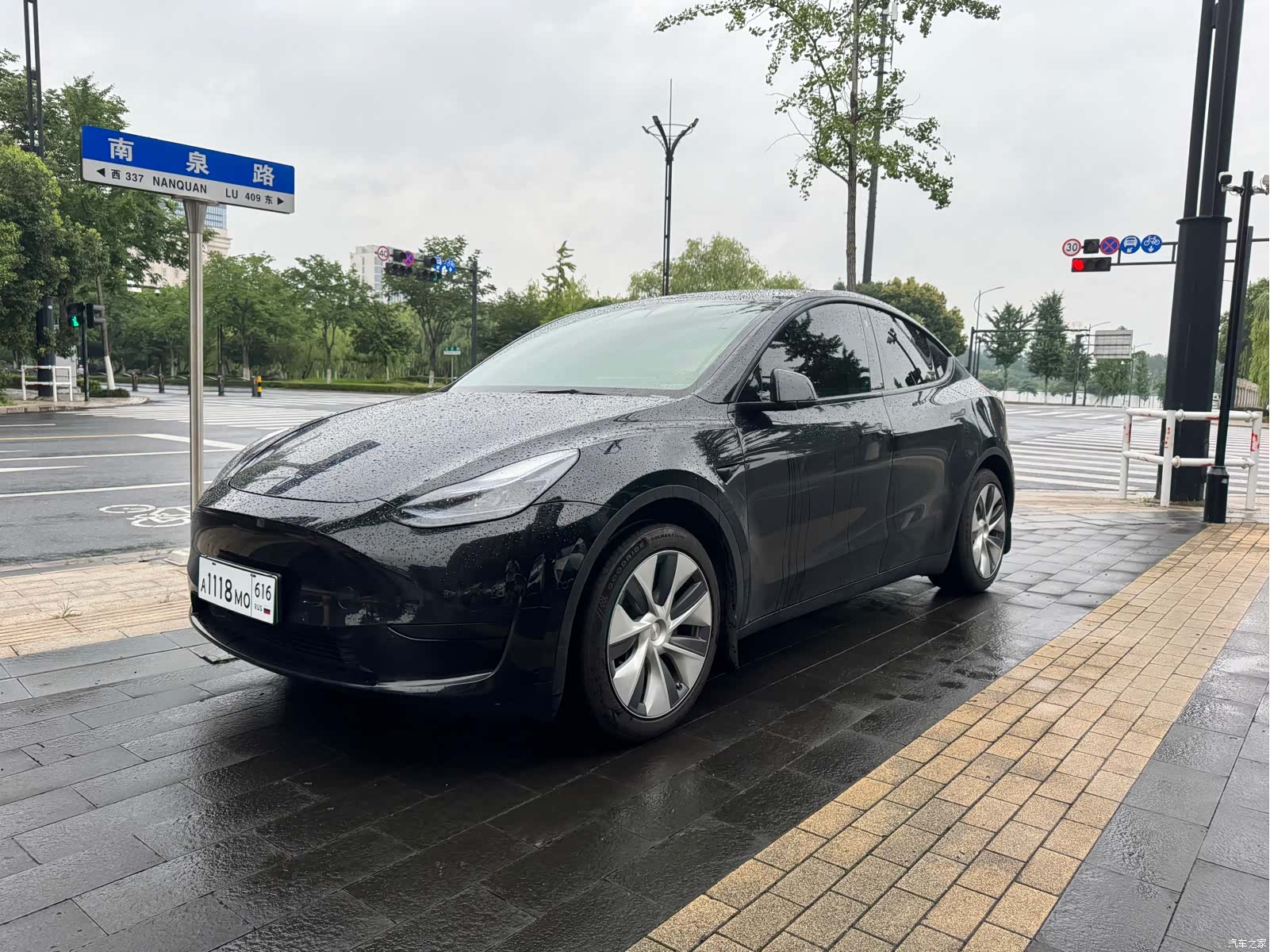 Tesla Model Y, 2023 2