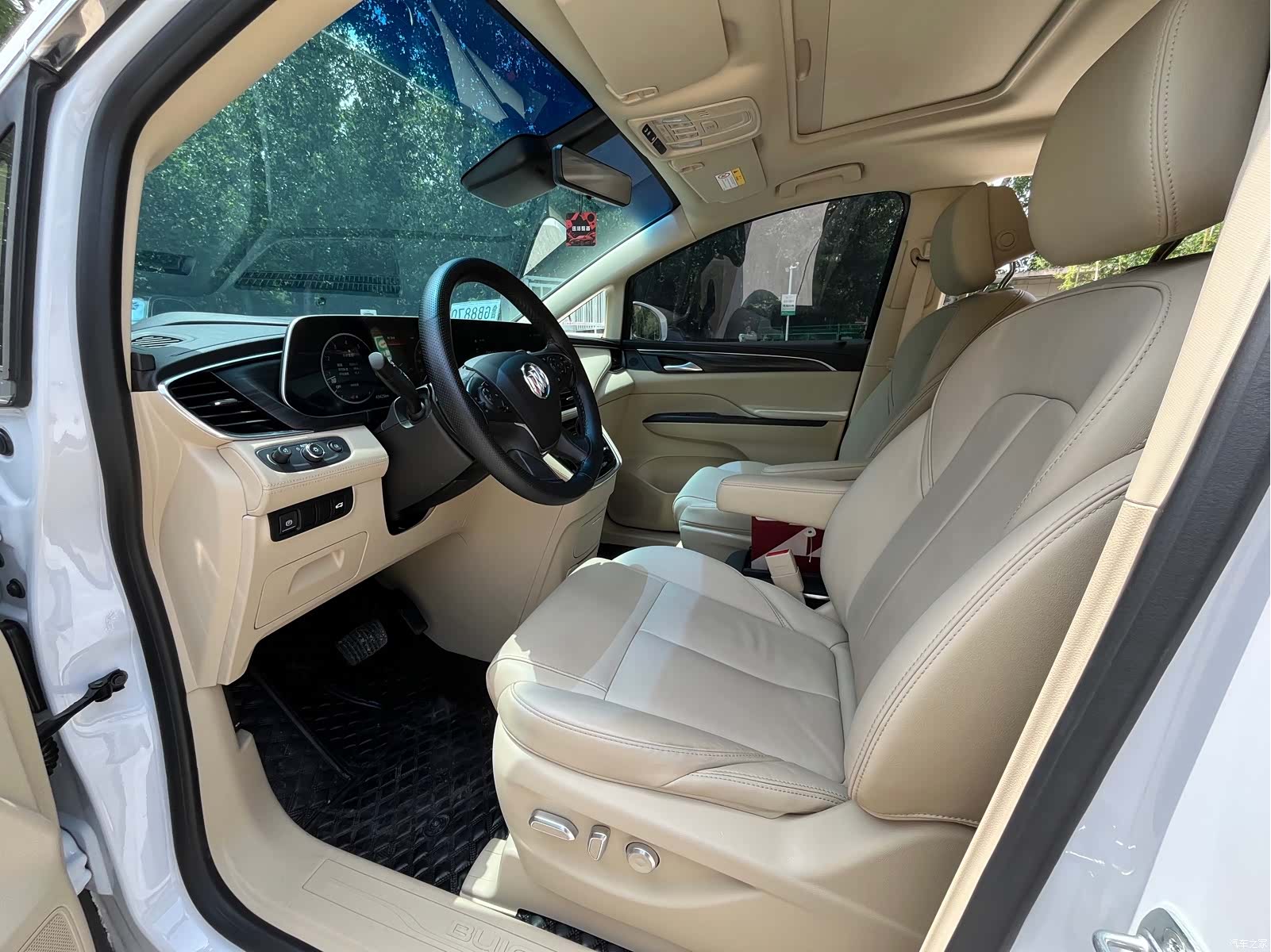 Buick GL8, 2023 10