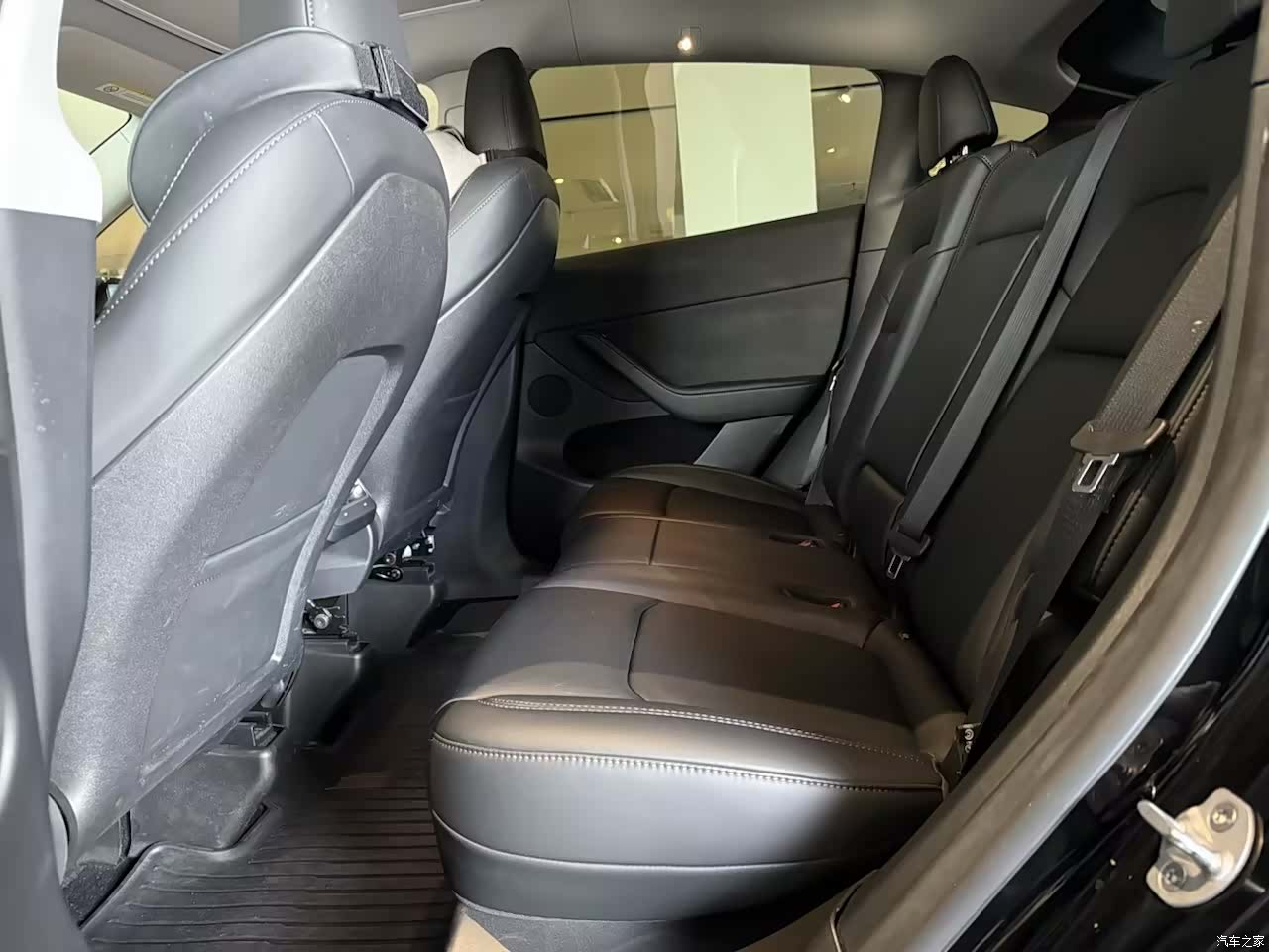 Tesla Model Y, 2023 6