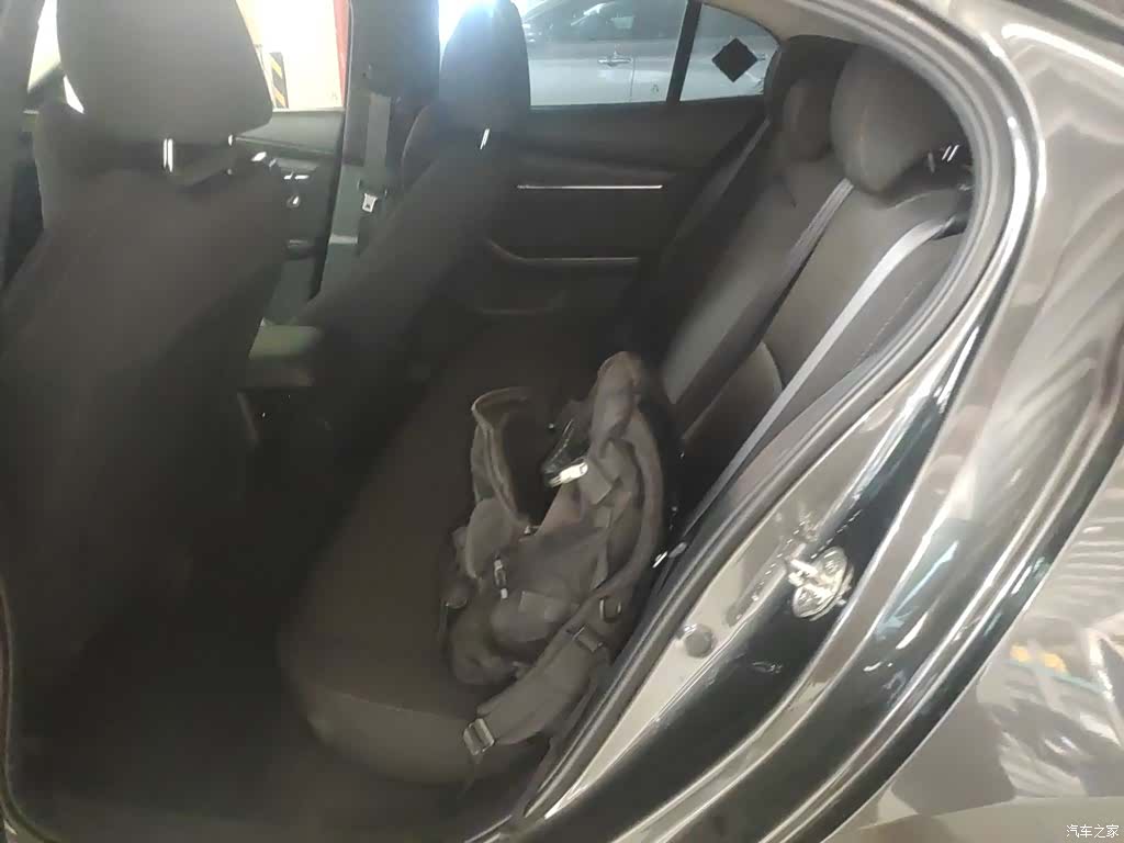Mazda Mazda3, 2022 13