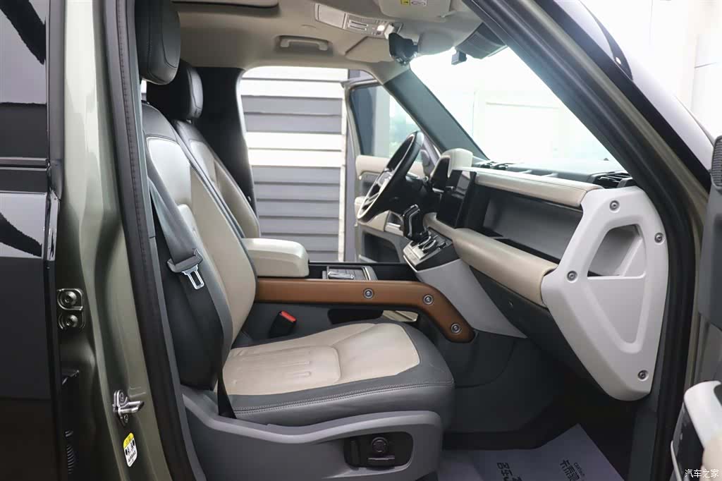Land Rover Defender, 2021 24