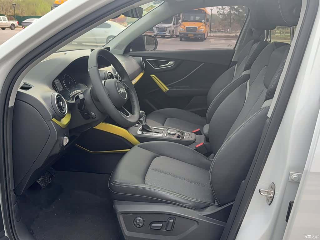 Audi Q2L, 2019 8