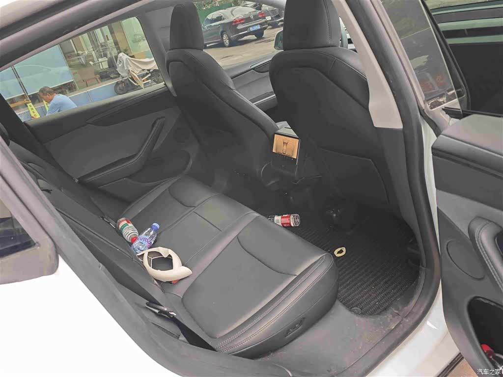 Tesla Model Y, 2025 6