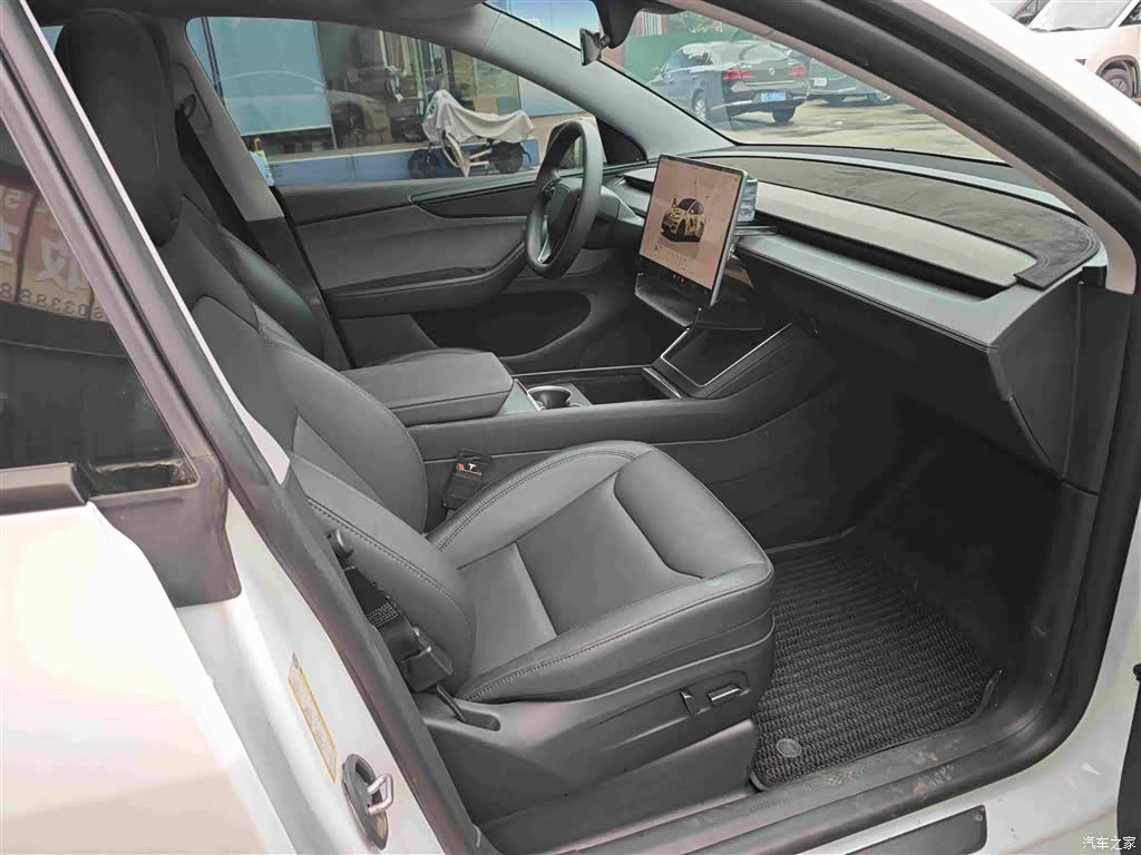 Tesla Model Y, 2025 все фото