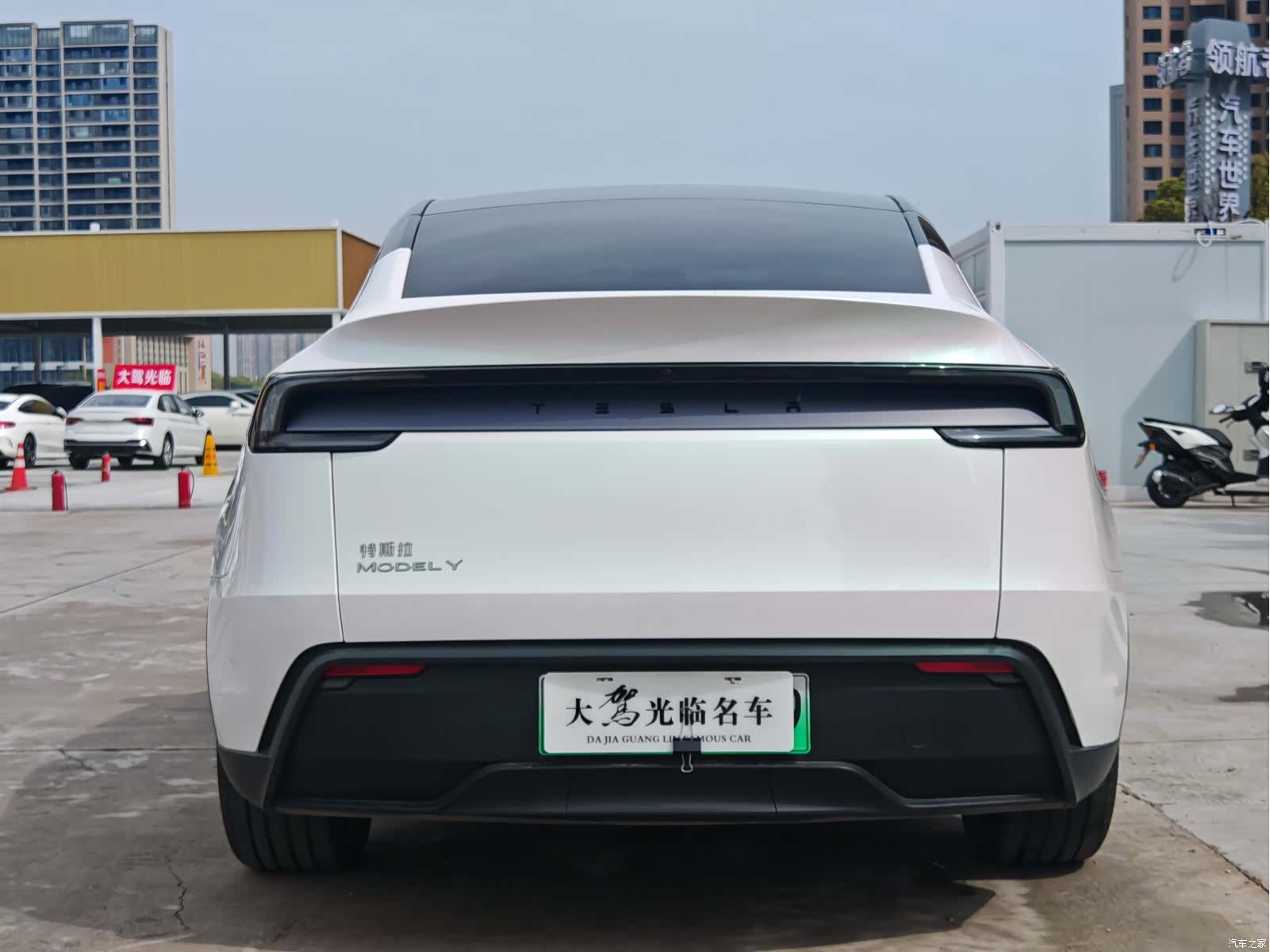 Tesla Model Y, 2025 14