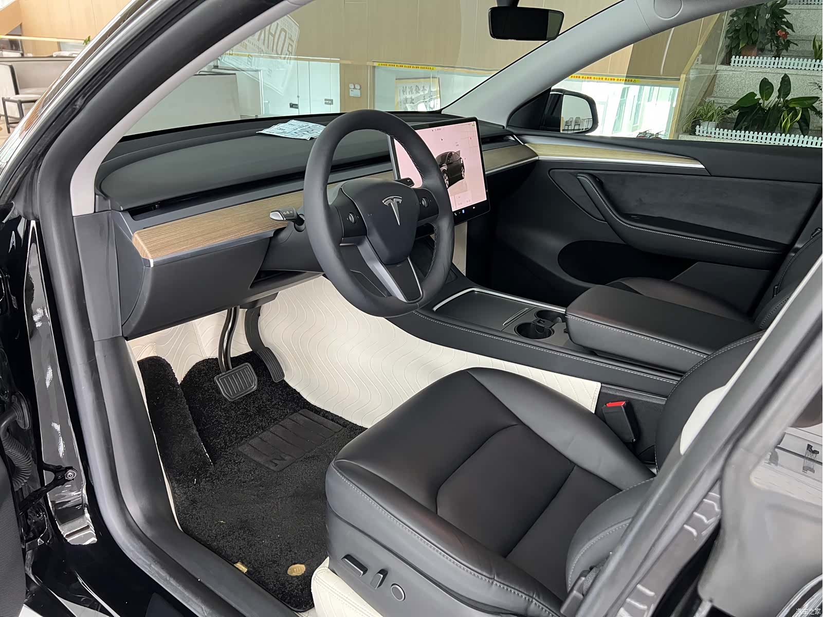 Tesla Model Y, 2023 6