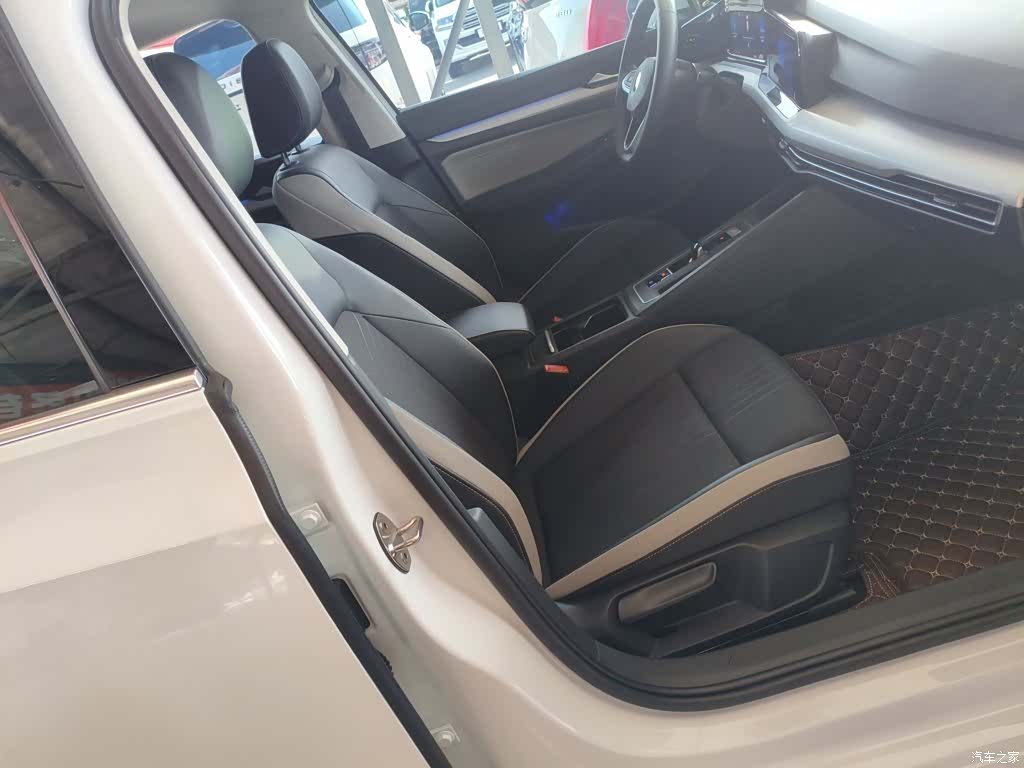 Volkswagen Golf, 2023 25