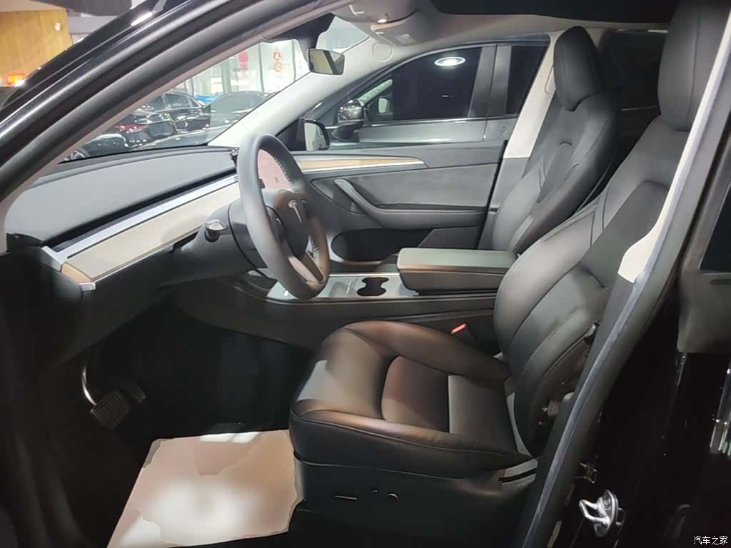 Tesla Model Y, 2022 15