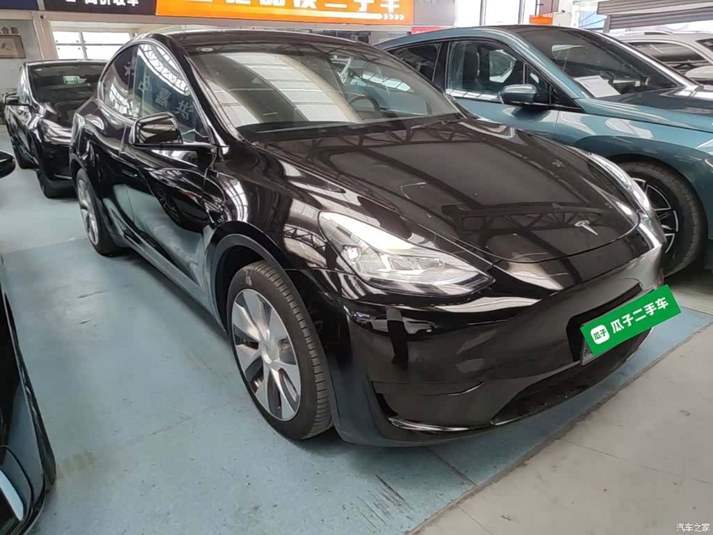 Tesla Model Y, 2023 4