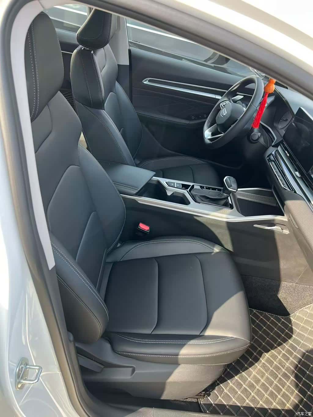 Geely Emgrand, 2025 8