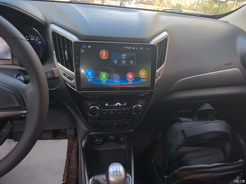 Changan CS15, 2018 13