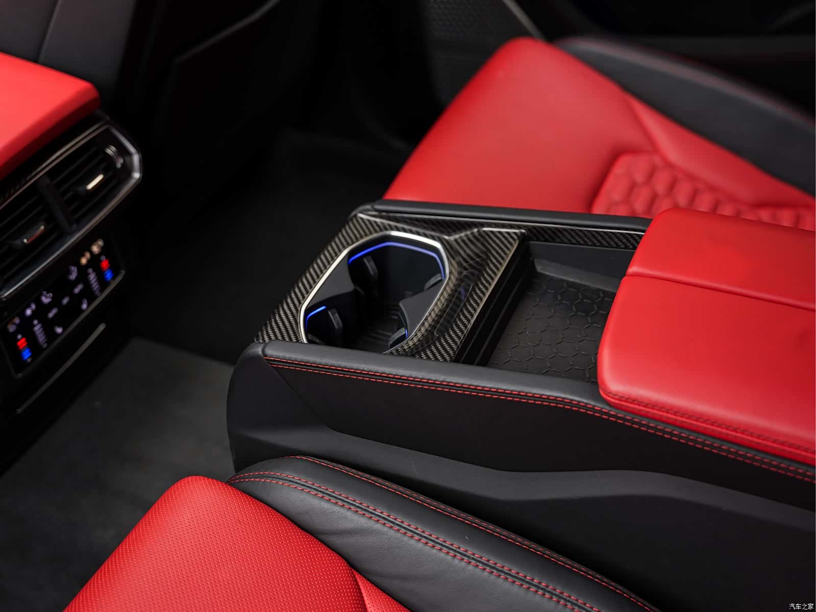 Lamborghini Urus, 2020 18