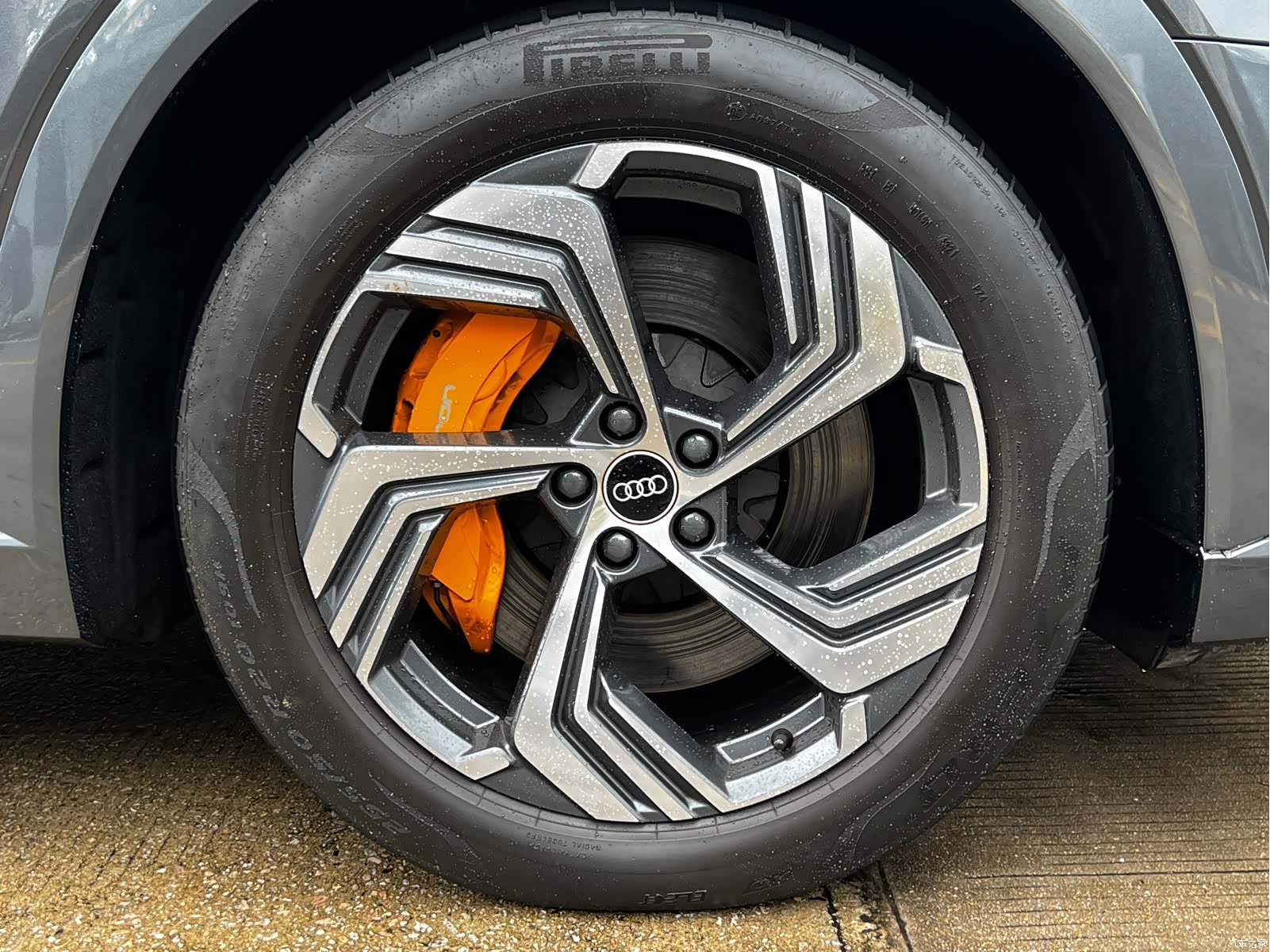 Audi e-tron, 2022 10