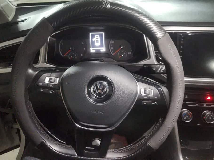 Volkswagen T-ROC exploring Songs