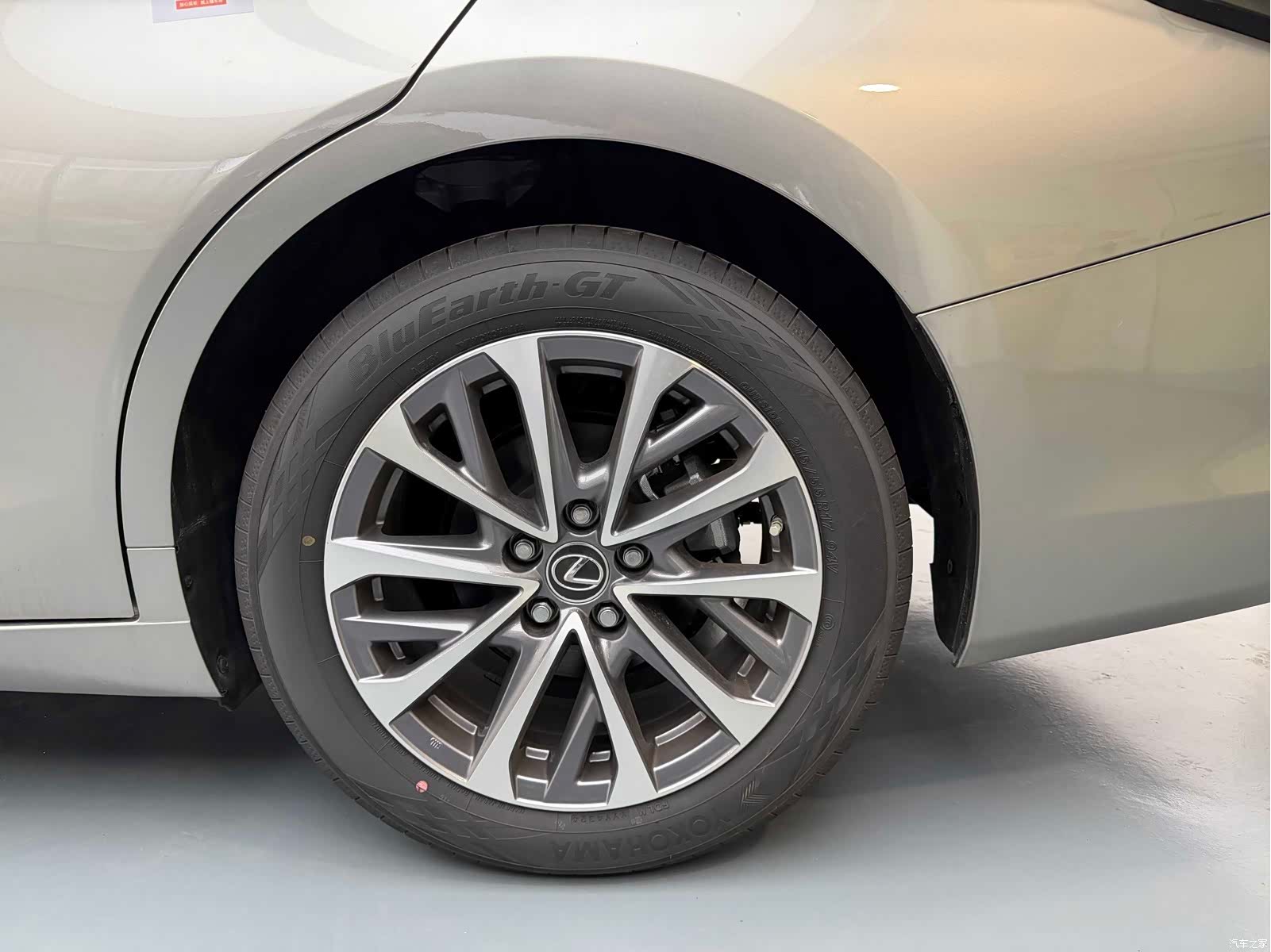 Lexus ES, 2018 10