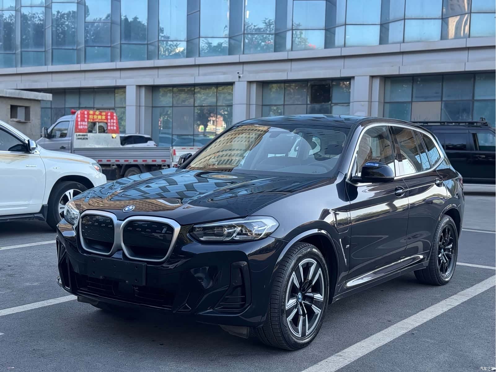 BMW iX3, 2023 1