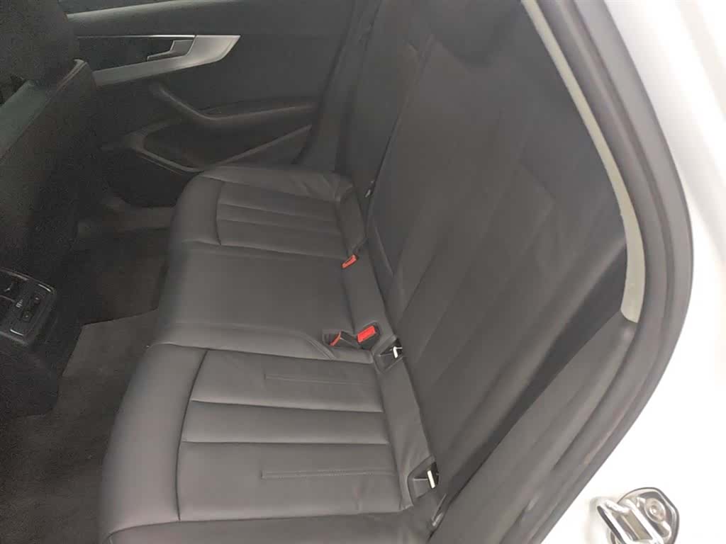 Audi A4L, 2018 17