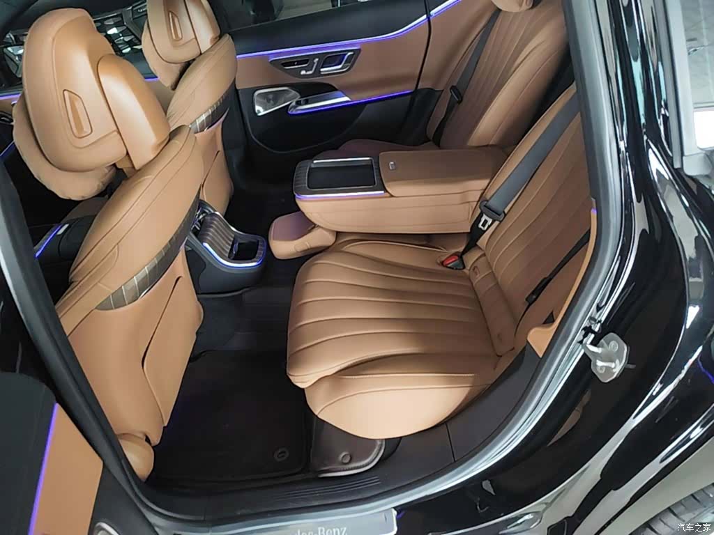 Mercedes-Benz E-Class, 2025 17