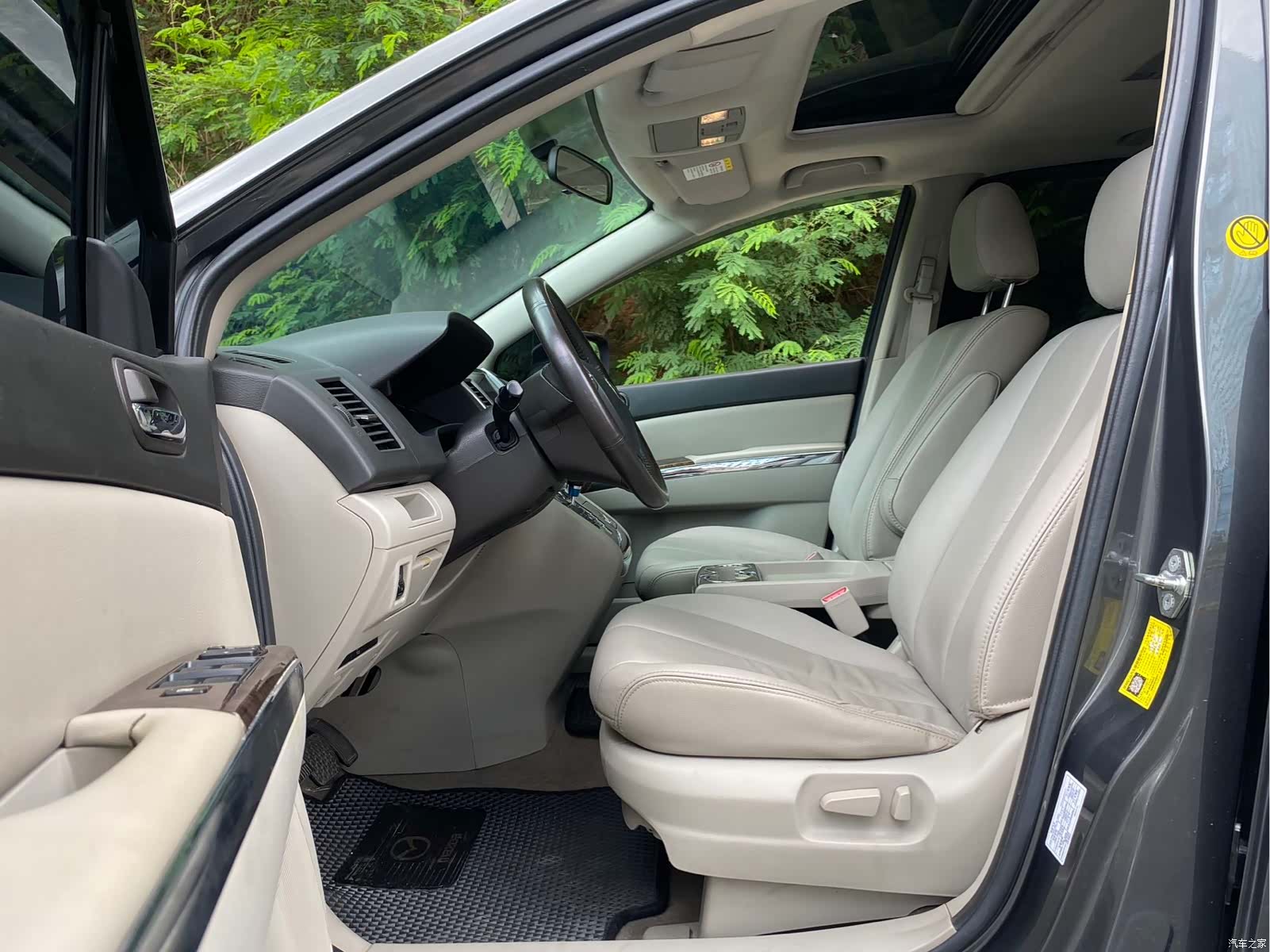 Mazda 8, 2011 6