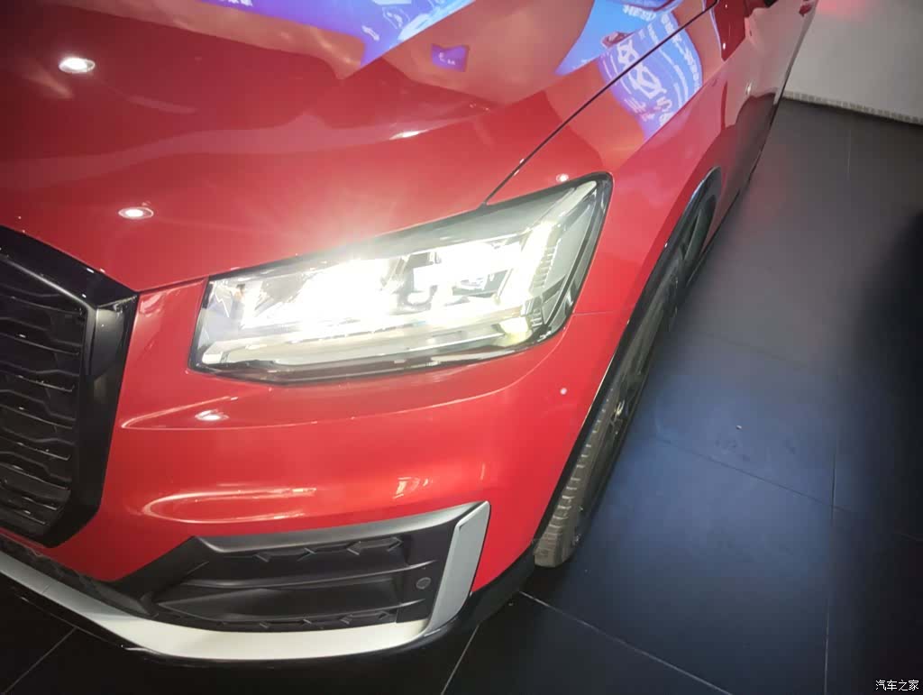 Audi Q2L, 2018 24